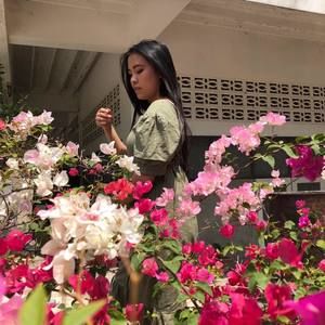 Meet your Posher, Crystal